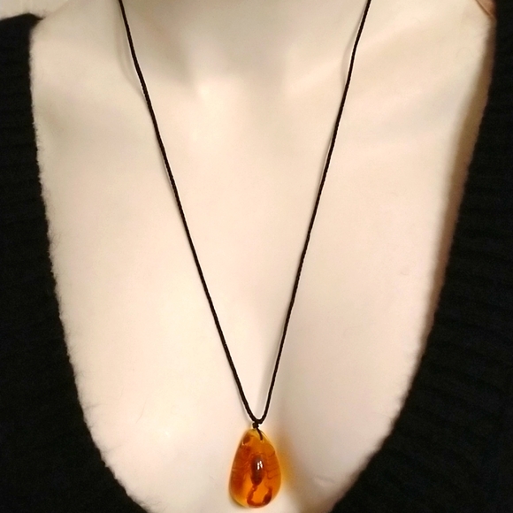 🦂 REAL brown scorpion in amber on adjustable rope necklace/choker - Picture 5 of 7